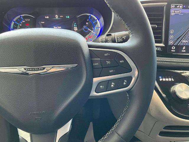Used 2024 Chrysler Pacifica Limited FWD image 13