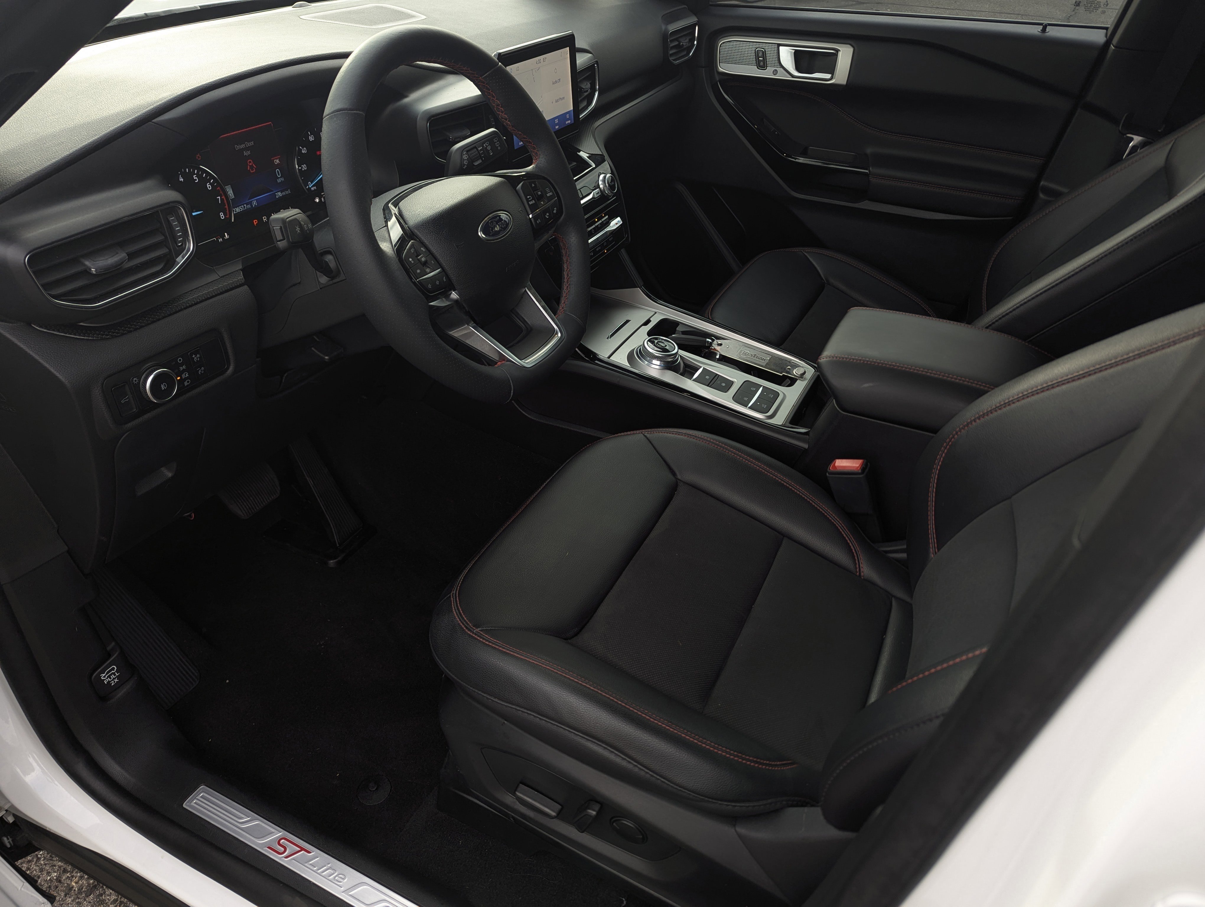 Certified 2024 Ford Explorer ST-Line w/ Class IV Trailer Tow Package image 9