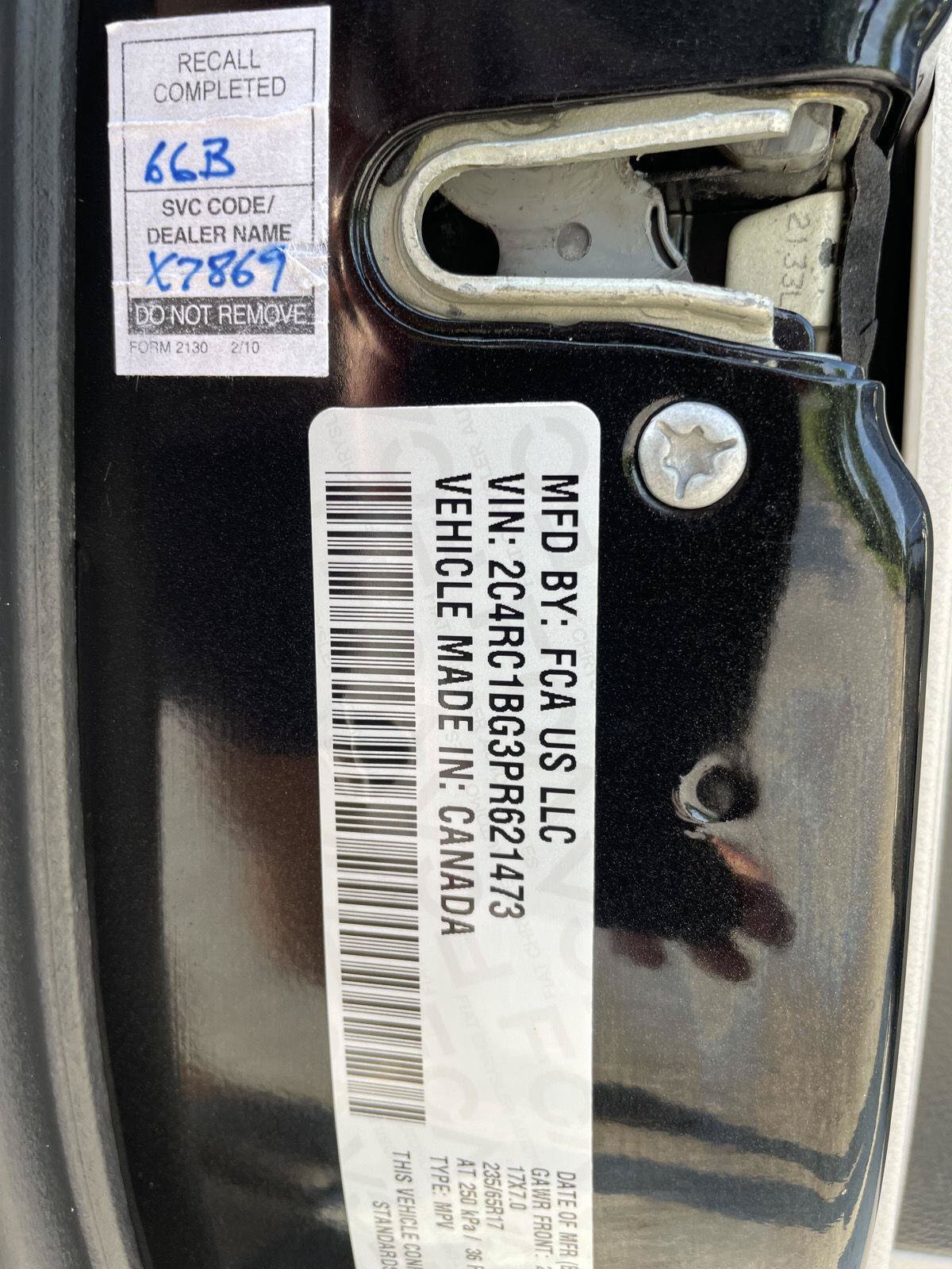 Used 2023 Chrysler Pacifica Touring-L FWD image 32