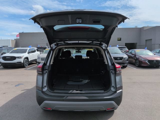 Used 2023 Nissan Rogue S AWD/4WD image 18