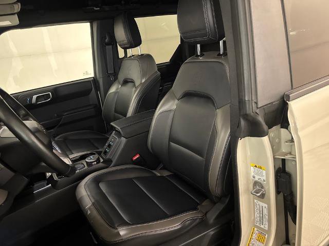 Certified 2025 Ford Bronco Outer Banks w/ Black Appearance Package AWD/4WD image 17