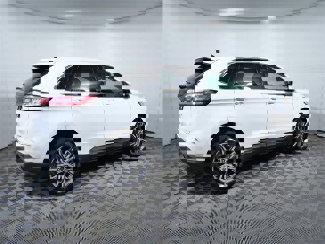 Certified 2023 Ford Edge Titanium w/ Class II Trailer Tow Package image 8