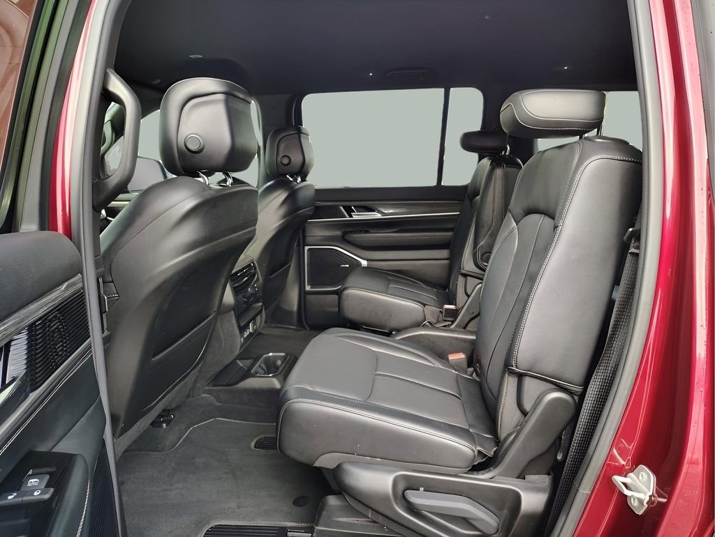 Used 2022 Jeep Wagoneer Series III w/ Flexible Seating Group image 25