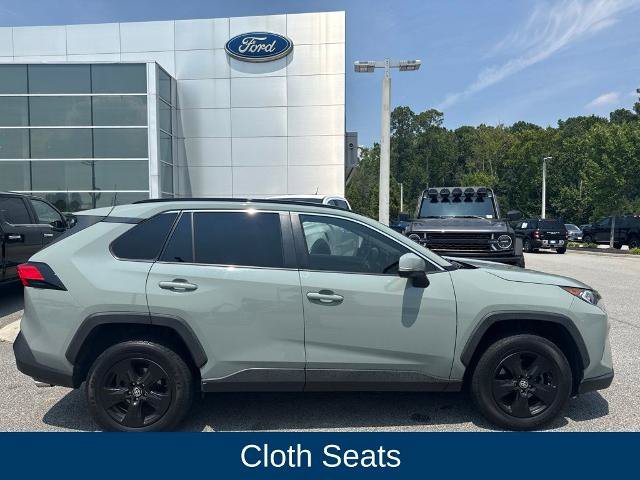 Used 2021 Toyota RAV4 XLE w/ Convenience Package FWD image 2