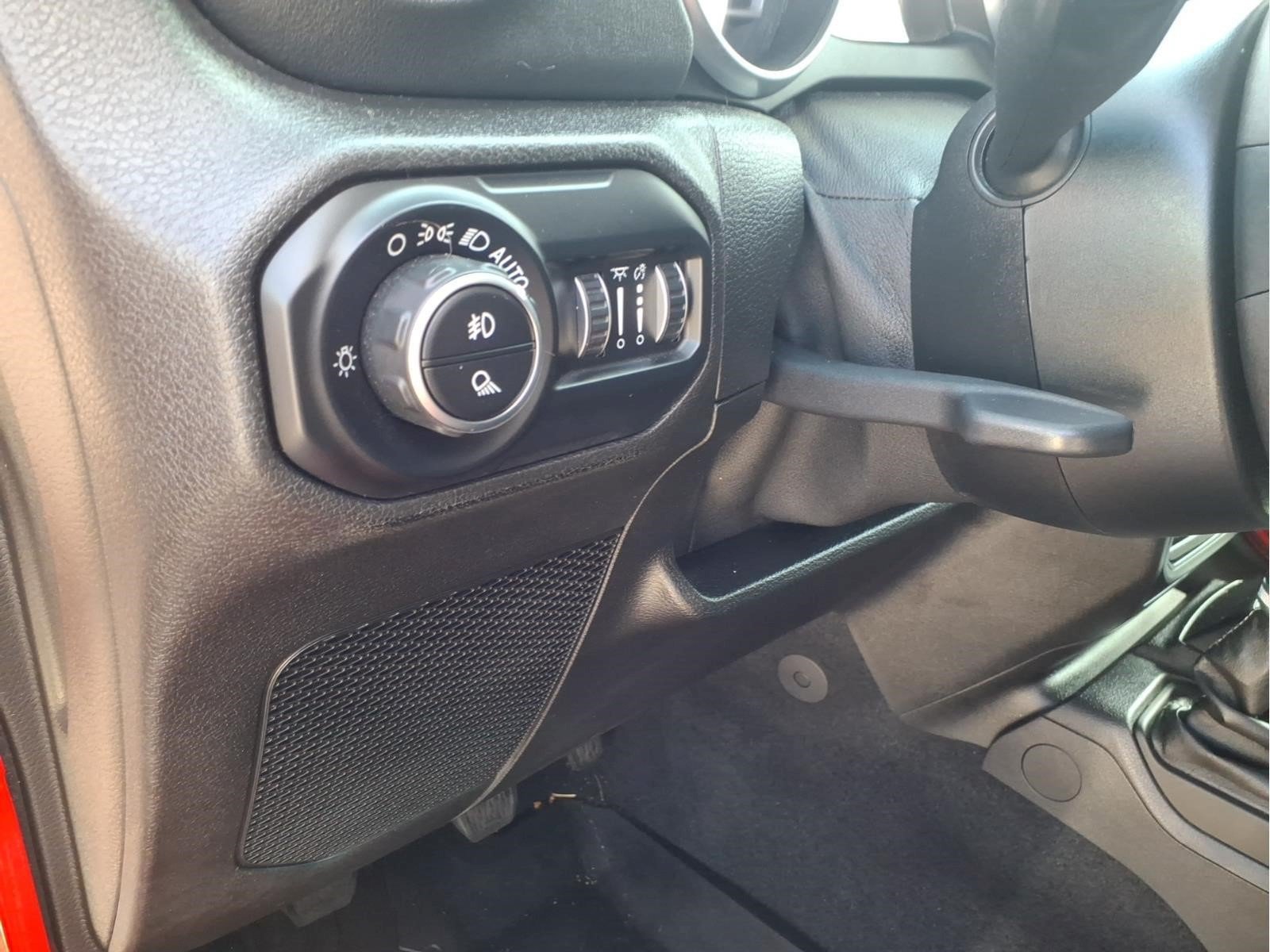 Used 2020 Jeep Gladiator Overland w/ LED Lighting Group AWD/4WD image 21
