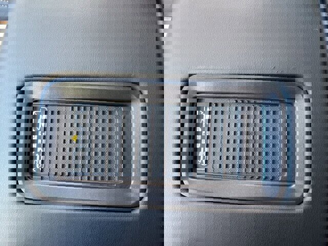 Used 2016 GMC Yukon SLT w/ Premium Edition image 32