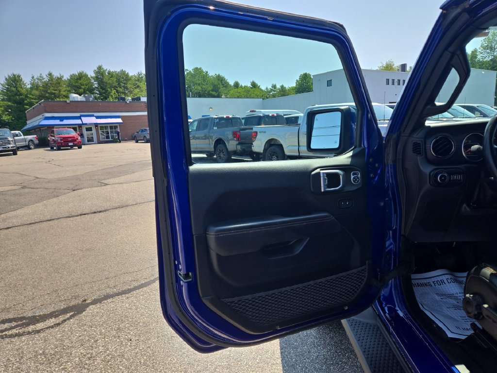 Used 2020 Jeep Wrangler Unlimited Sahara AWD/4WD image 5