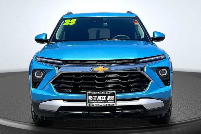 Used 2025 Chevrolet TrailBlazer LT AWD/4WD image 3