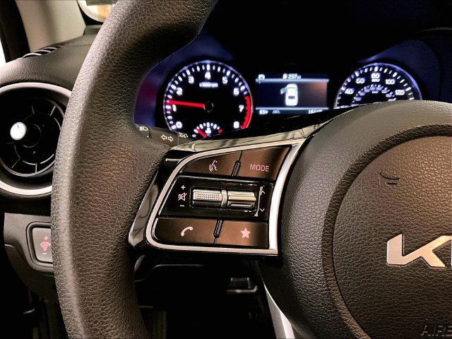 Used 2023 Kia Forte LXS w/ LXS Technology Package FWD image 17