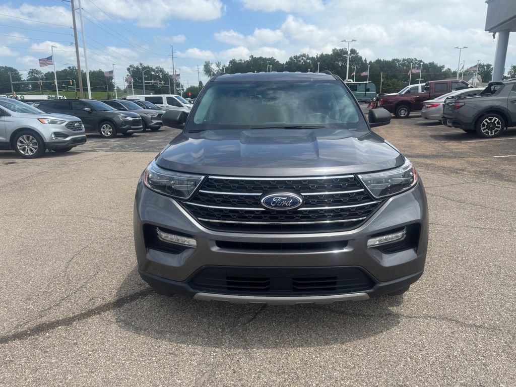 Certified 2022 Ford Explorer XLT w/ Equipment Group 202A AWD/4WD image 2