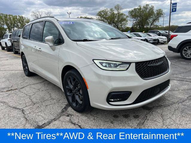 Used 2021 Chrysler Pacifica Touring-L w/ Uconnect Theater Family Group AWD/4WD image 6