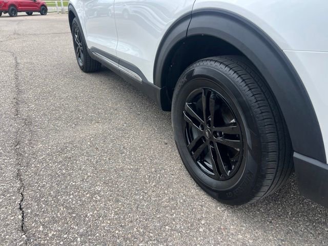 Certified 2024 Ford Explorer XLT w/ Equipment Group 202A AWD/4WD image 29