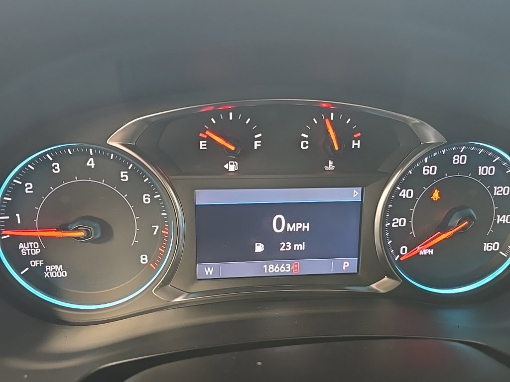 Used 2023 Chevrolet Traverse LT FWD image 2
