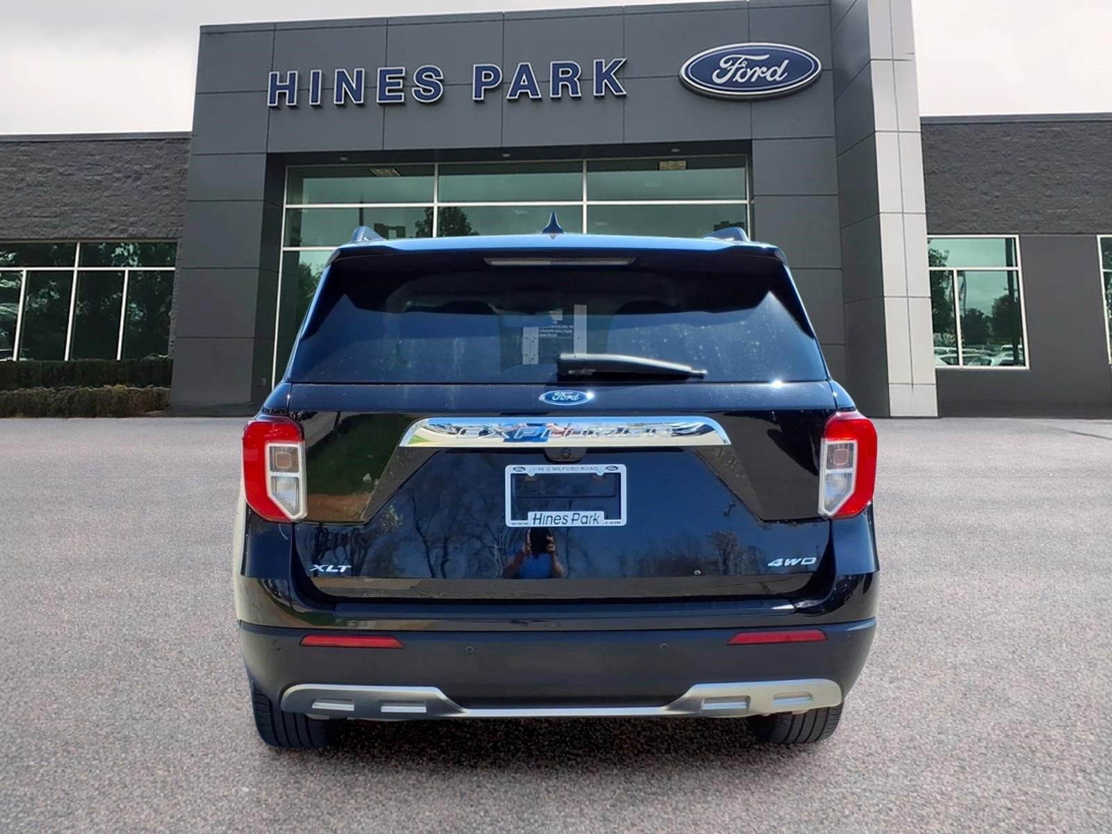 Certified 2023 Ford Explorer XLT w/ Equipment Group 202A AWD/4WD image 6