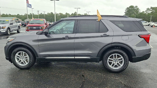 Certified 2025 Ford Explorer Active AWD/4WD image 5