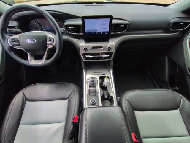 Certified 2022 Ford Explorer XLT w/ Equipment Group 202A image 18