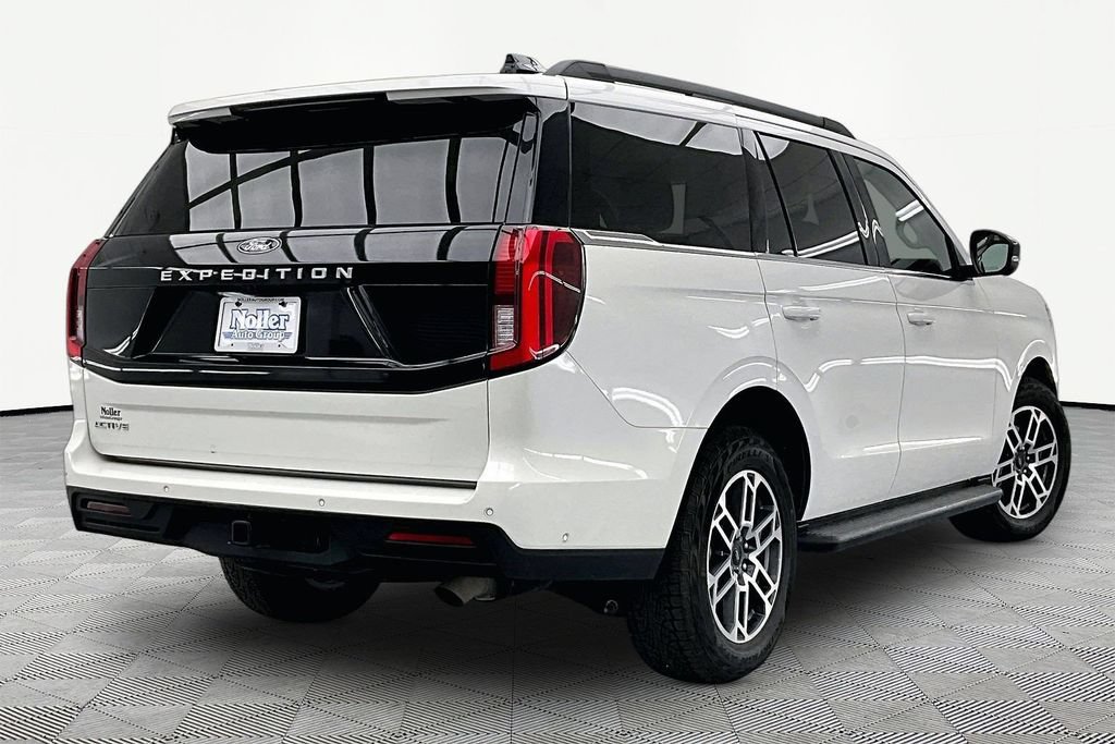 Certified 2025 Ford Expedition Active AWD/4WD image 2