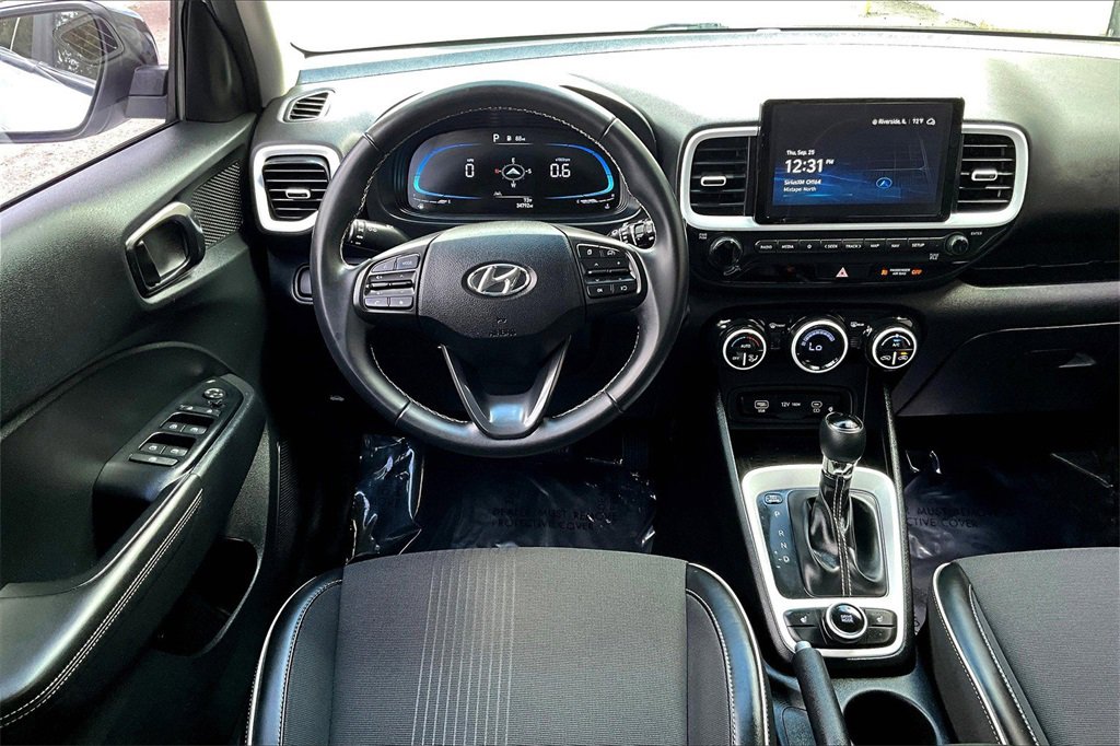 Used 2023 Hyundai Venue Limited image 5