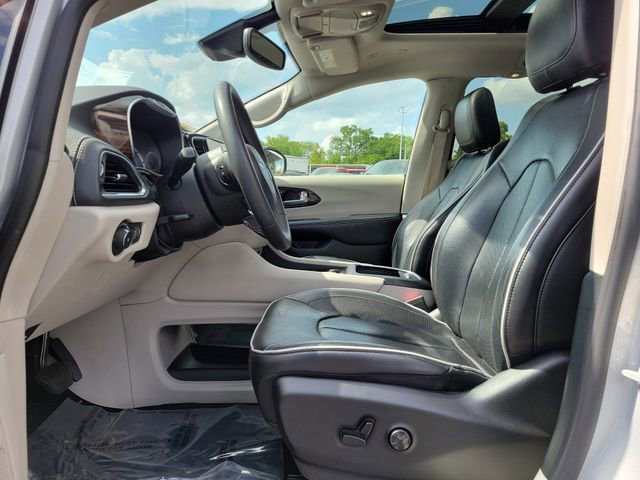 Used 2023 Chrysler Pacifica Limited image 18