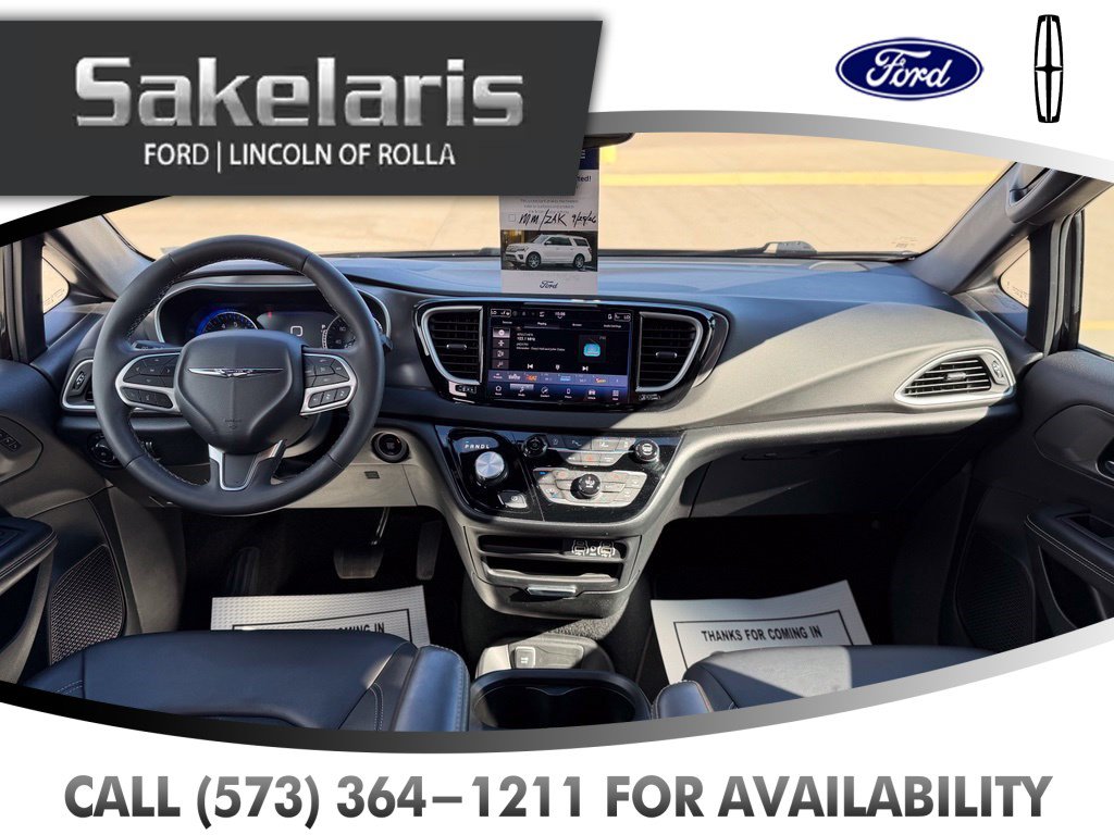 Used 2025 Chrysler Pacifica Select FWD image 41