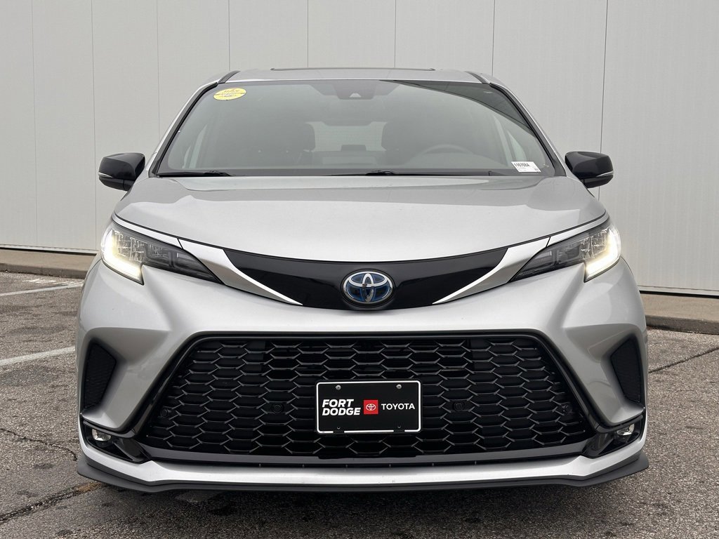 Used 2023 Toyota Sienna XSE image 7