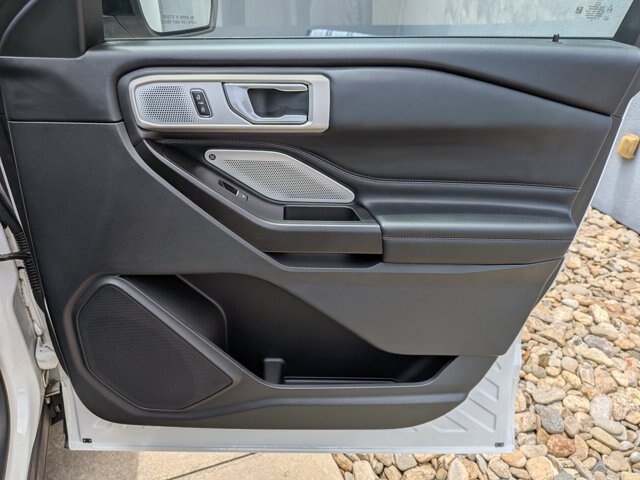 Certified 2020 Ford Explorer Platinum w/ Premium Technology Package AWD/4WD image 38