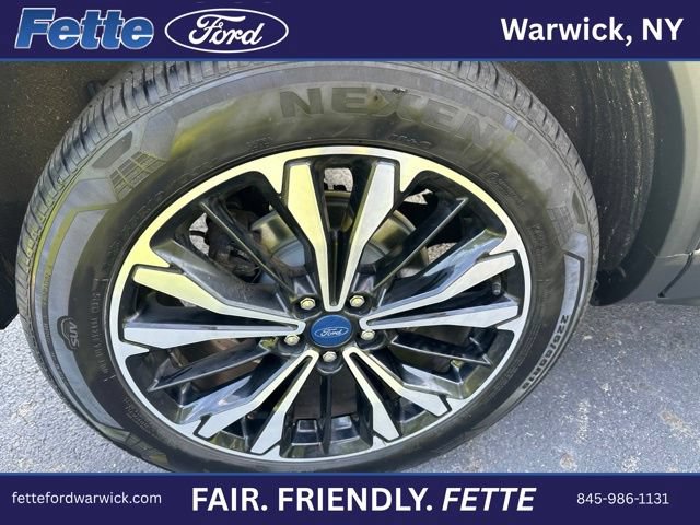 Certified 2022 Ford Escape SE w/ SE Sport Appearance Package AWD/4WD image 7