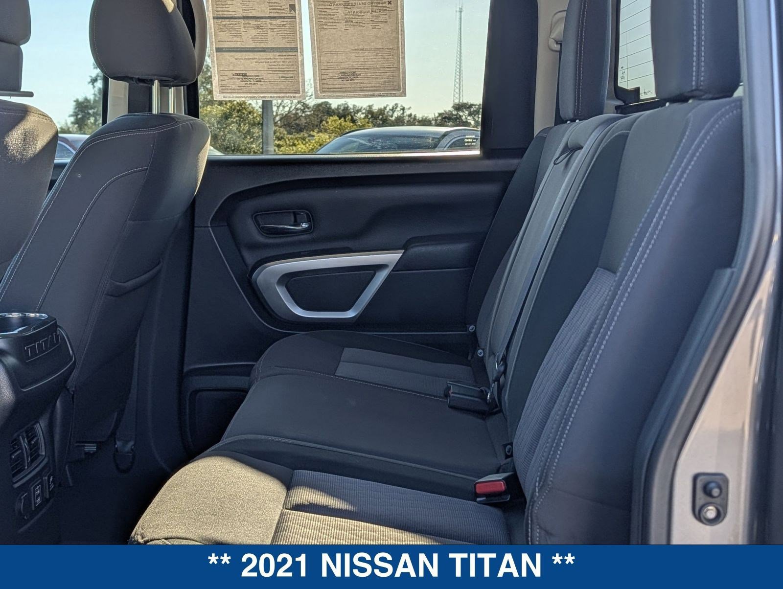Used 2021 Nissan Titan SV w/ SV Convenience Package image 15