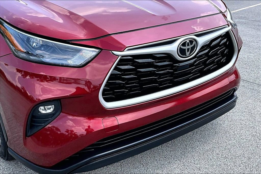 Used 2022 Toyota Highlander XLE FWD image 31
