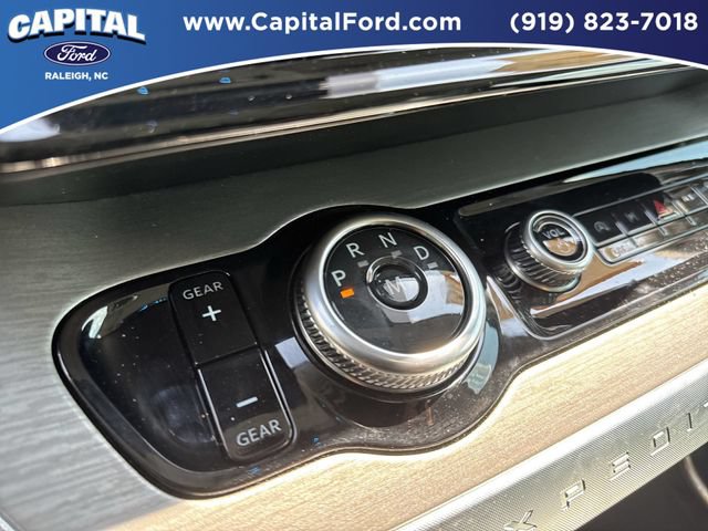 Certified 2025 Ford Expedition Max Platinum w/ Driver's Package AWD/4WD image 31
