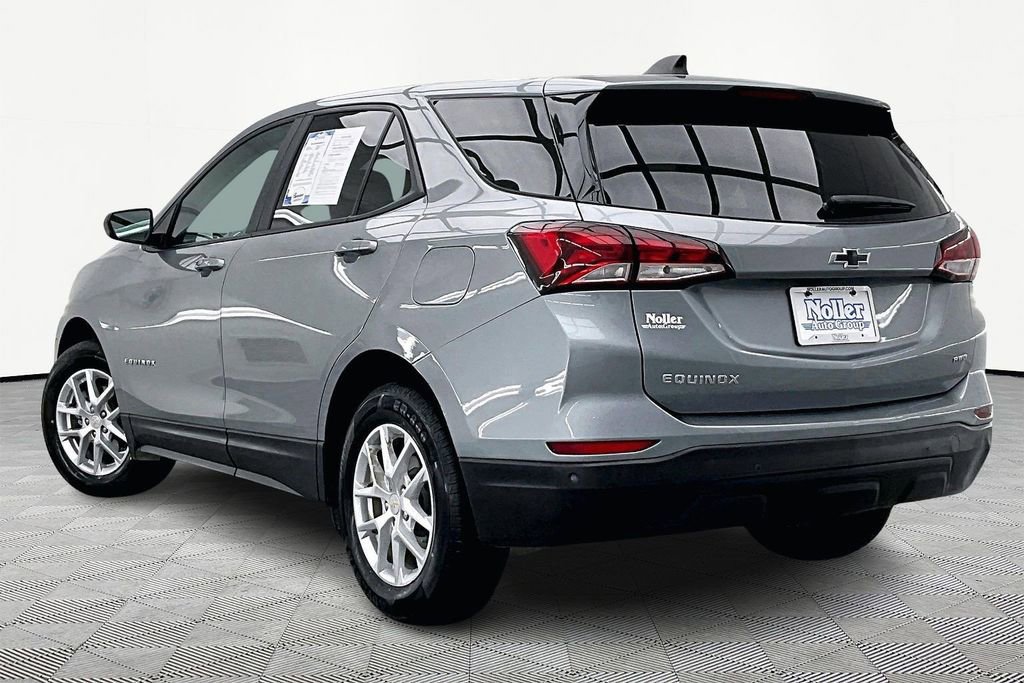 Used 2024 Chevrolet Equinox LS w/ LS Convenience Package image 2