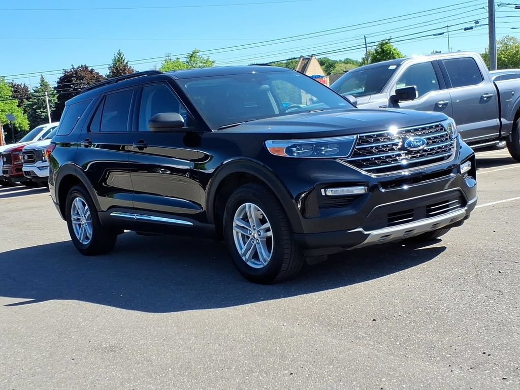Certified 2023 Ford Explorer XLT w/ Equipment Group 202A AWD/4WD image 7