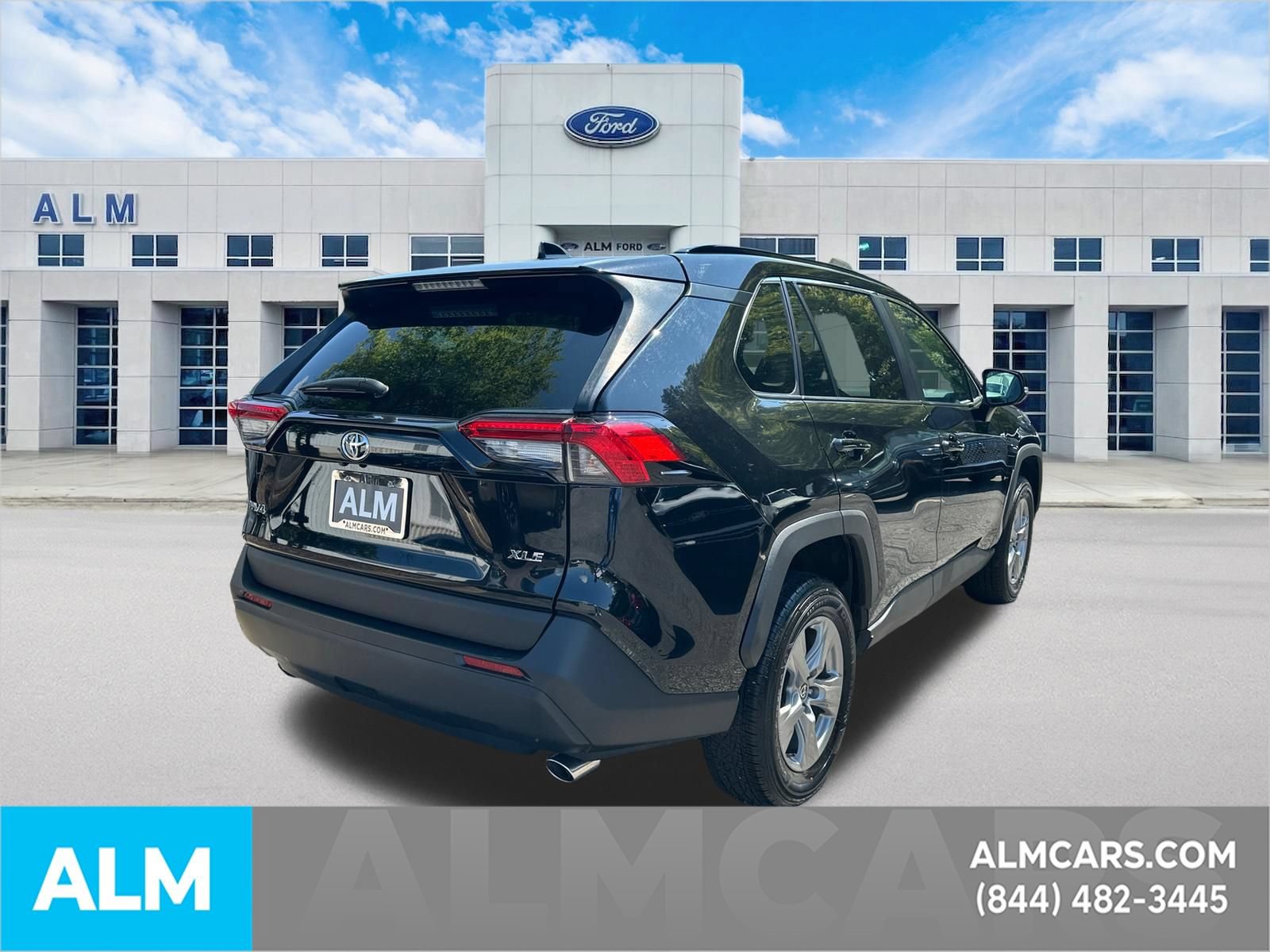 Used 2025 Toyota RAV4 XLE FWD image 5