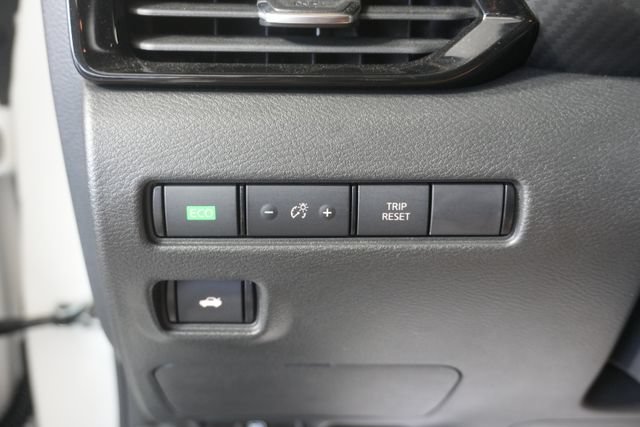 Used 2023 Nissan Sentra SV w/ SV Premium Package FWD image 18
