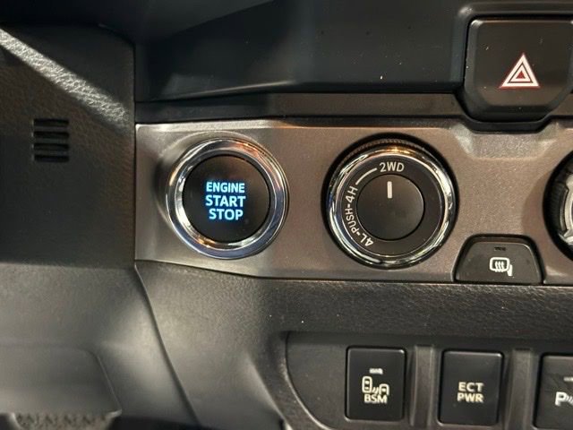 Used 2020 Toyota Tacoma TRD Sport w/ Technology Package AWD/4WD image 17
