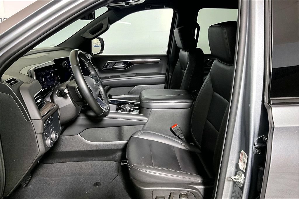 Used 2025 Chevrolet Suburban Z71 AWD/4WD image 20