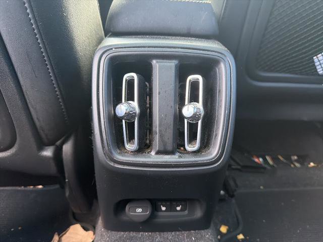 Used 2022 Volvo XC40 P8 Recharge Plus image 22