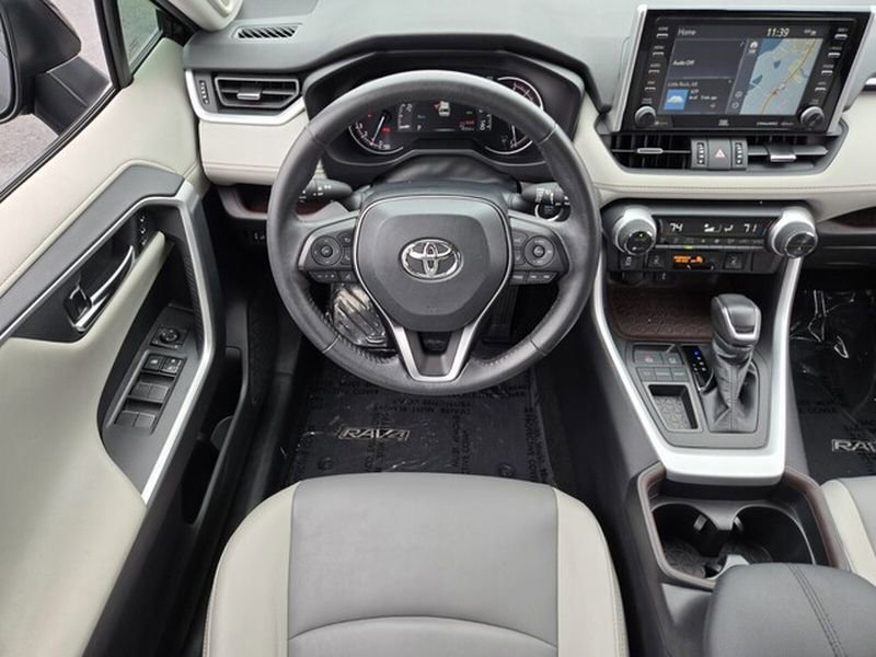 Used 2021 Toyota RAV4 Limited image 13