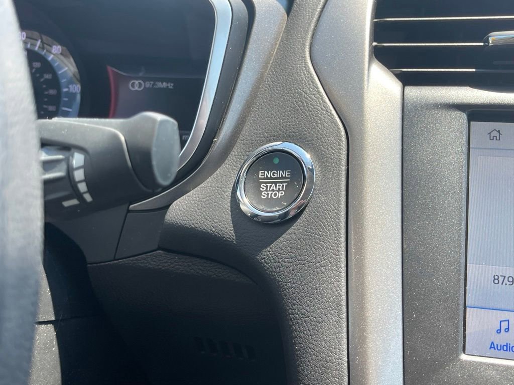 Certified 2020 Ford Fusion SE FWD image 32