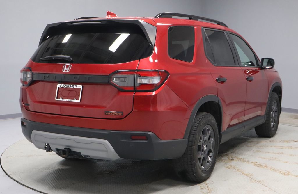 Used 2025 Honda Pilot TrailSport image 11