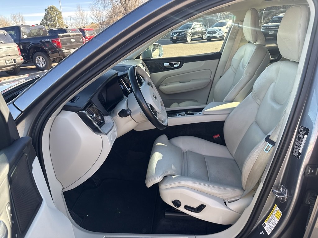 Used 2019 Volvo XC60 T5 Inscription image 12
