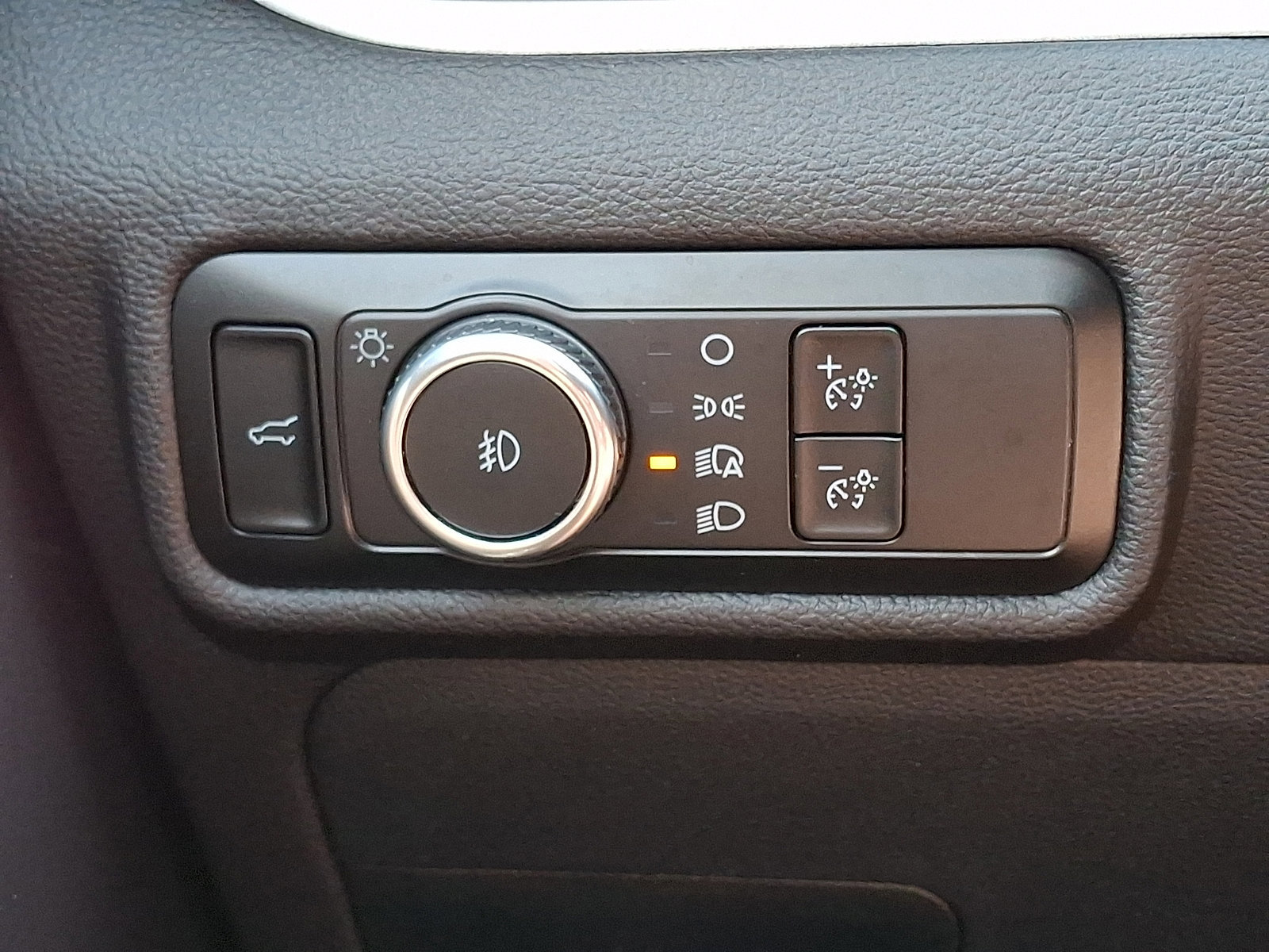 Certified 2024 Ford Explorer XLT w/ Equipment Group 202A image 29