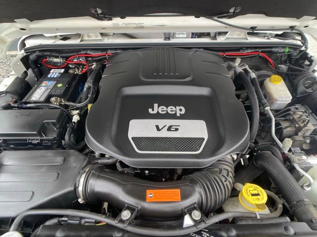 Used 2017 Jeep Wrangler Unlimited Sahara AWD/4WD image 13