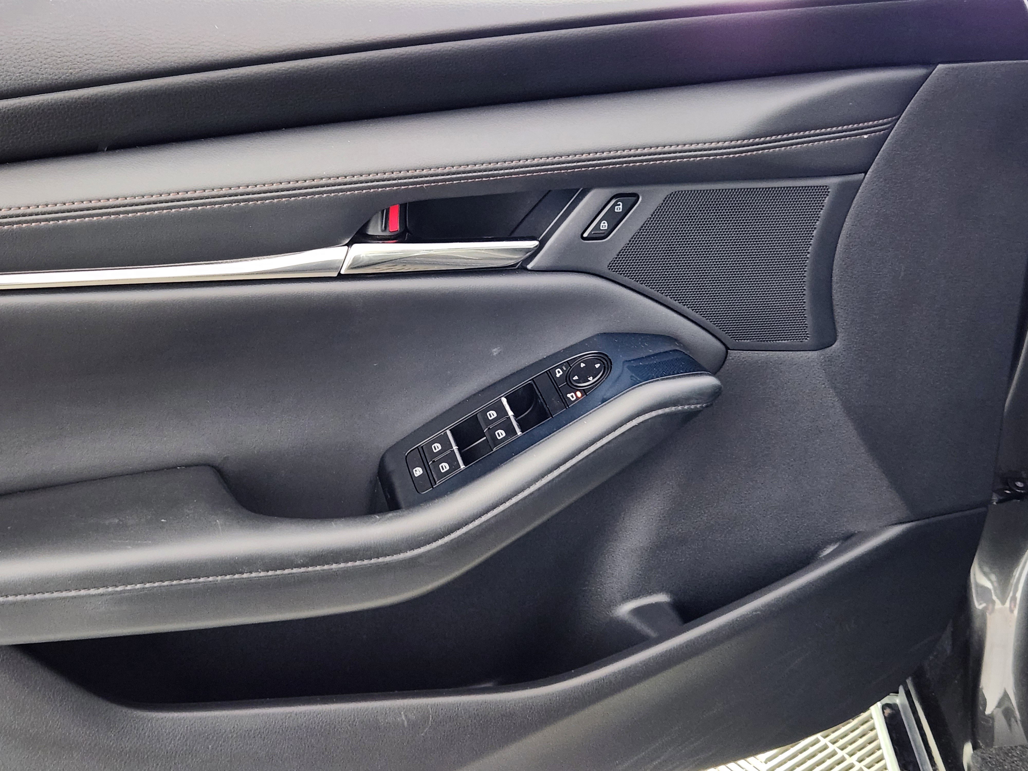 Used 2019 MAZDA MAZDA3 w/Select Pkg image 16