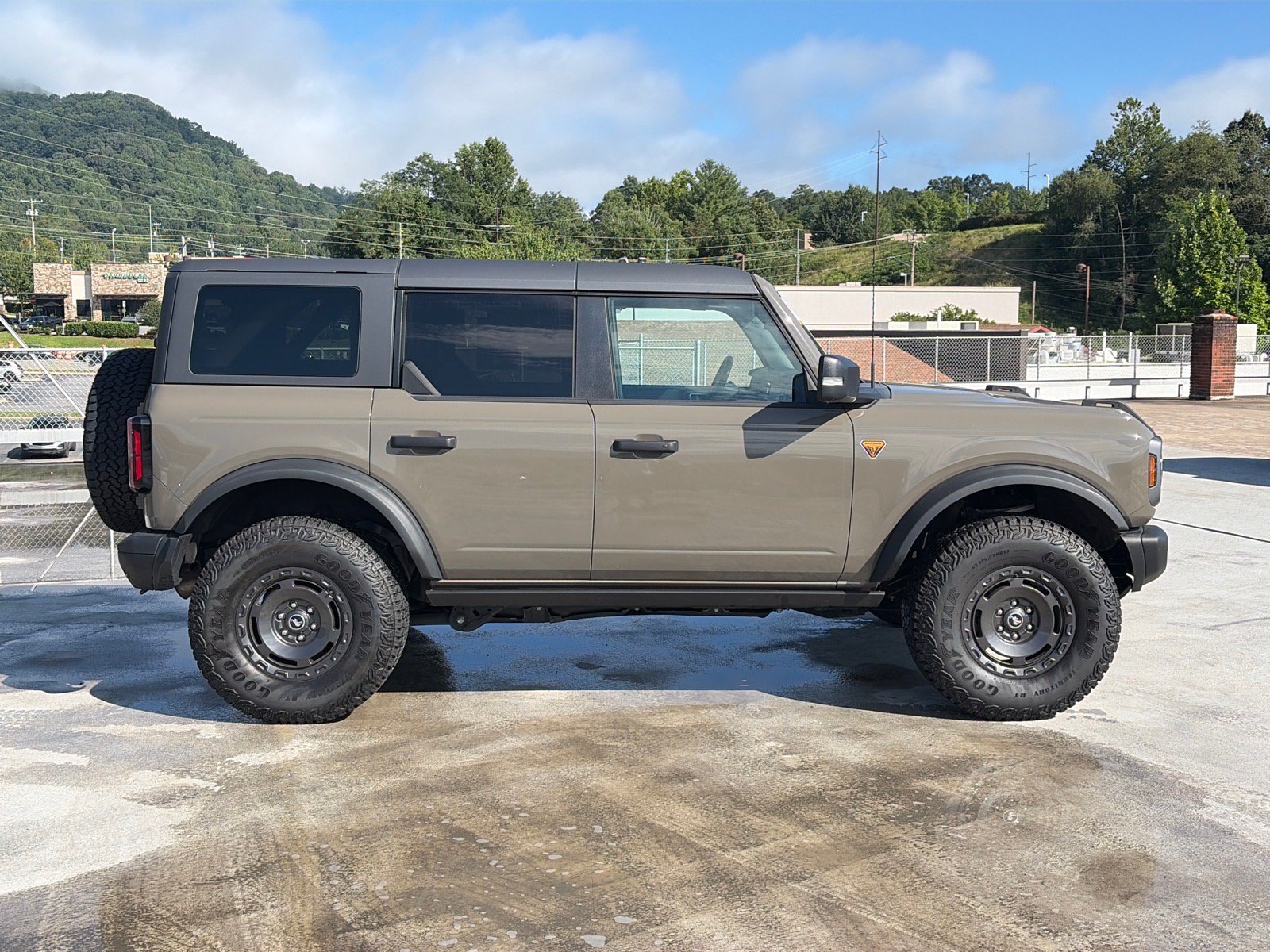 Certified 2025 Ford Bronco Badlands AWD/4WD image 2