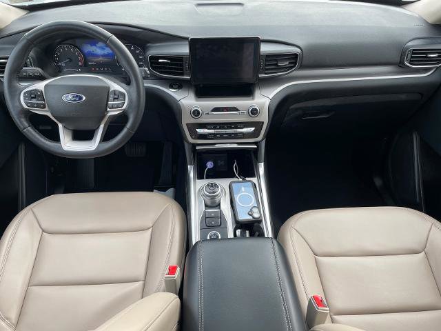 Certified 2022 Ford Explorer XLT w/ Equipment Group 202A image 3