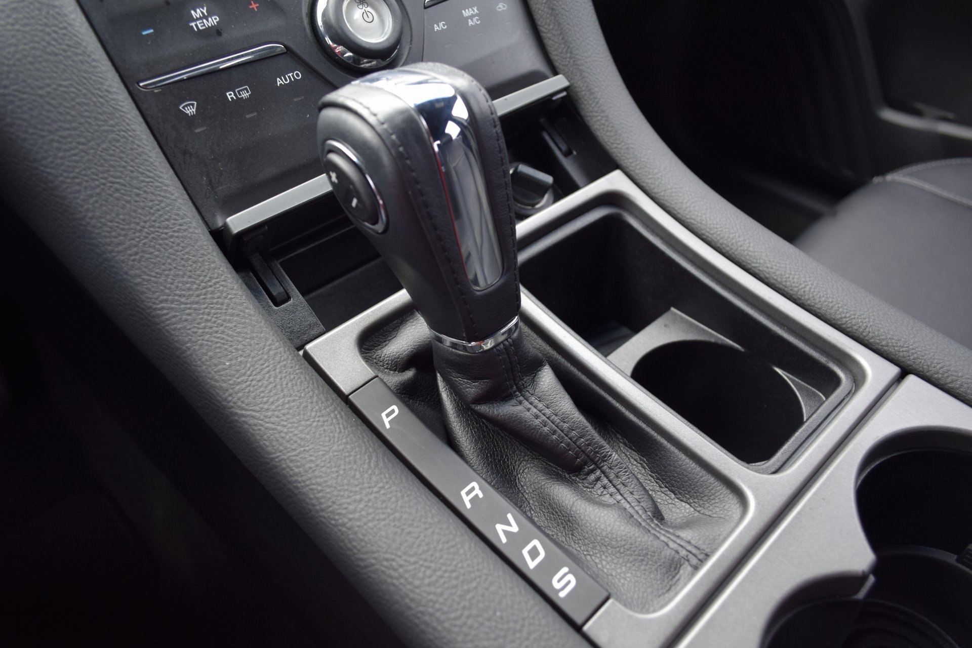 Certified 2018 Ford Taurus SEL w/ Equipment Group 201A image 15