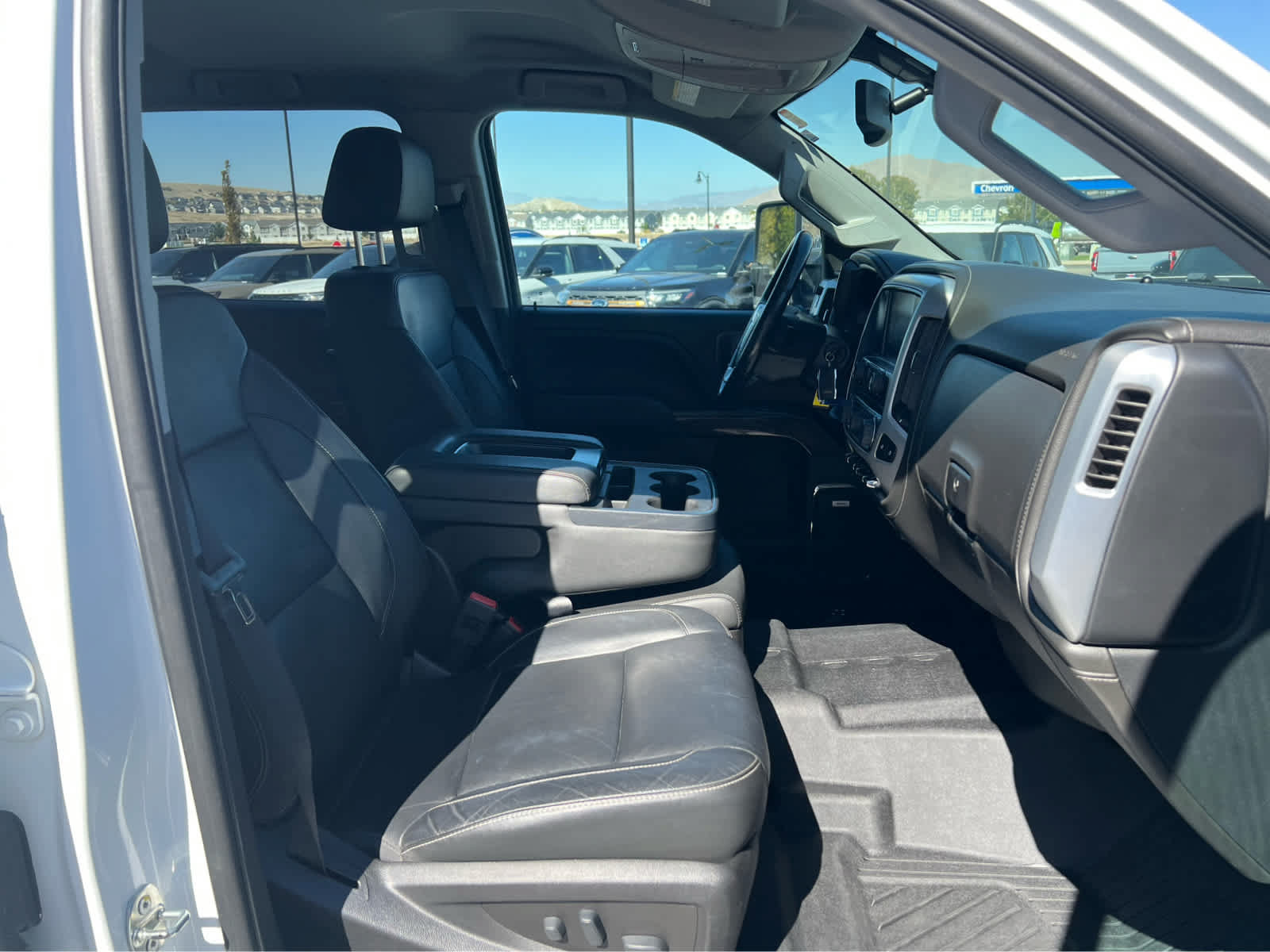 Used 2018 GMC Sierra 2500 SLT w/ Duramax Plus Package AWD/4WD image 17