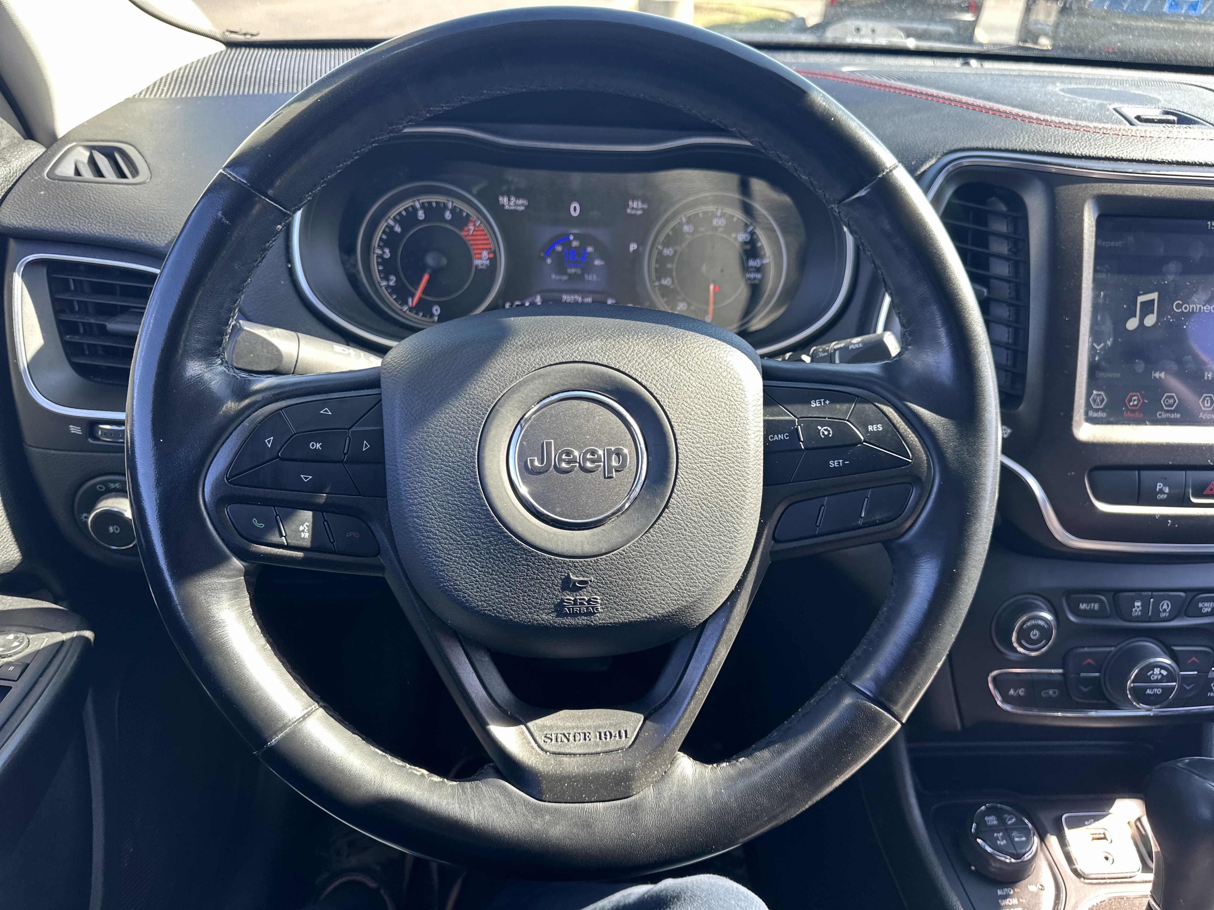 Used 2021 Jeep Cherokee Trailhawk w/ Comfort/Convenience Group image 18