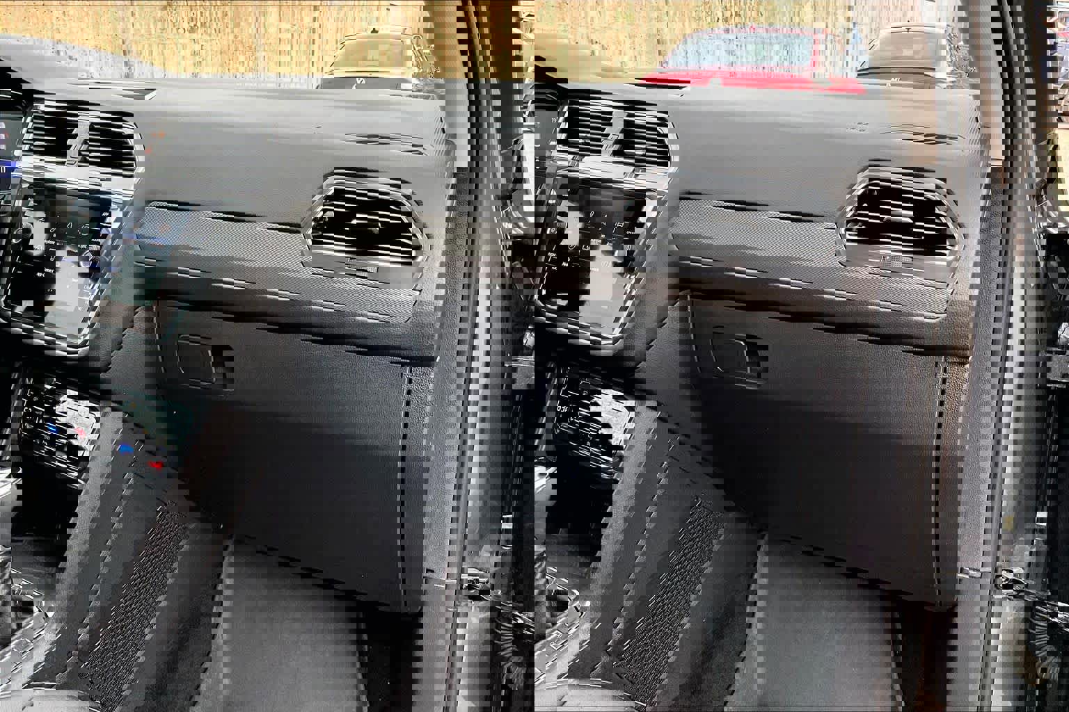 Used 2022 Volkswagen Tiguan SE image 19